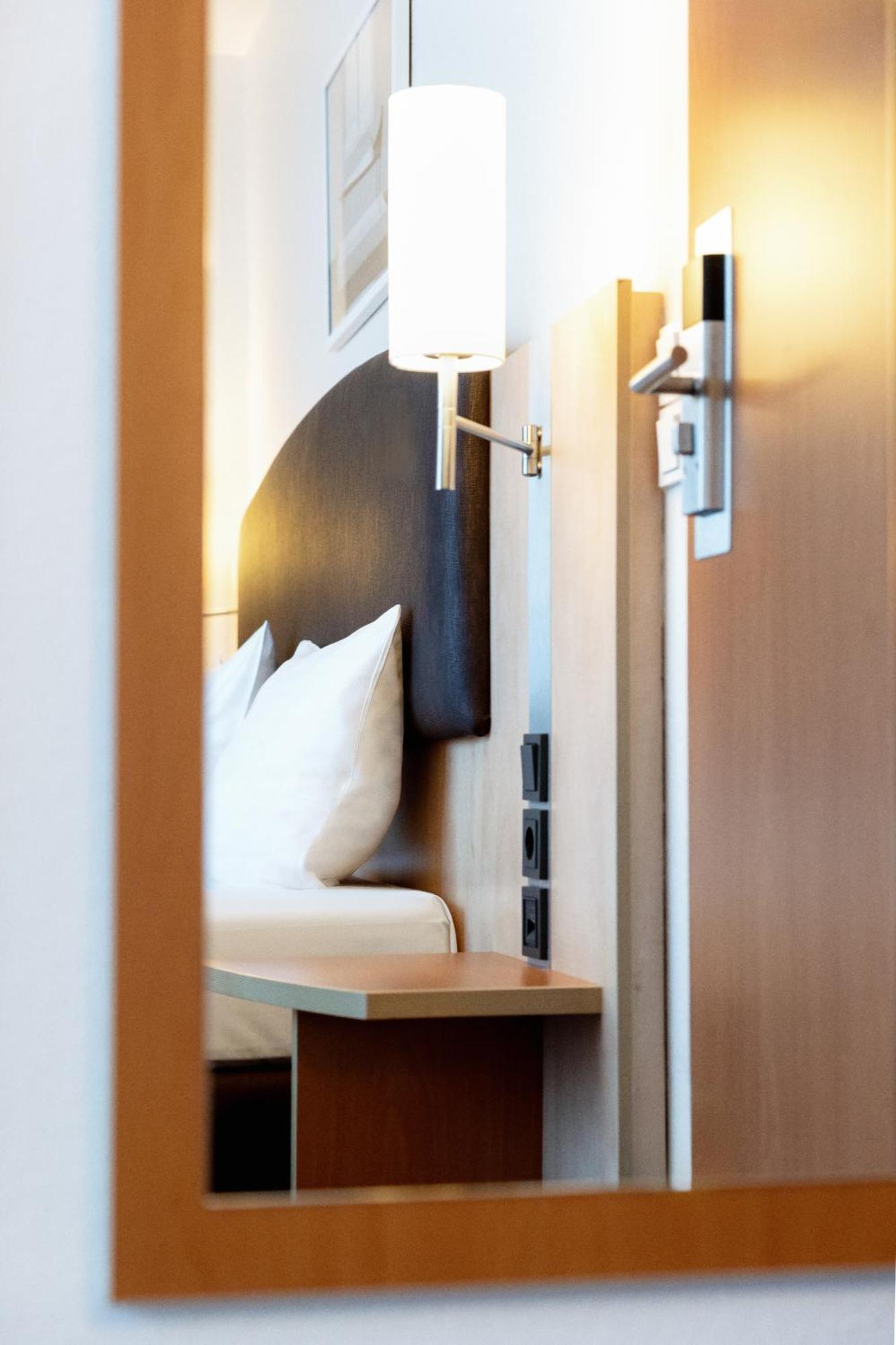 Intercityhotel 4* Wenen